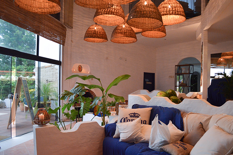 El interior de la residencia se utiliza para un servicio de spa al cual pueden acceder los clientes. Relax y cuidado de manos y pies.