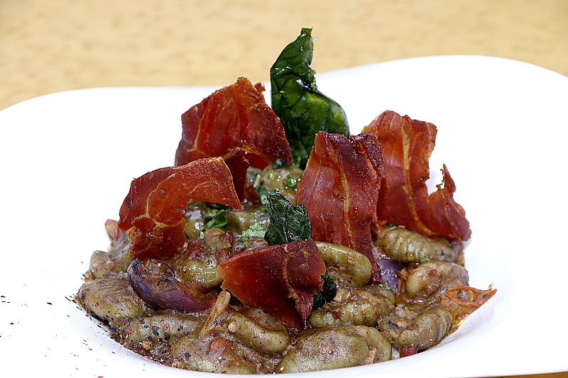 Sheratonelomnivoro (14)