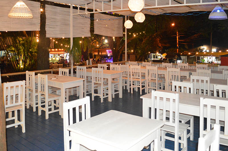 Desde el Chiringuito del Mediterráneo se domina desde arriba todo el panorama de Le Marché. Un semi restaurante metido en el Patio de Comidas entre las ofertas de Food Truck.