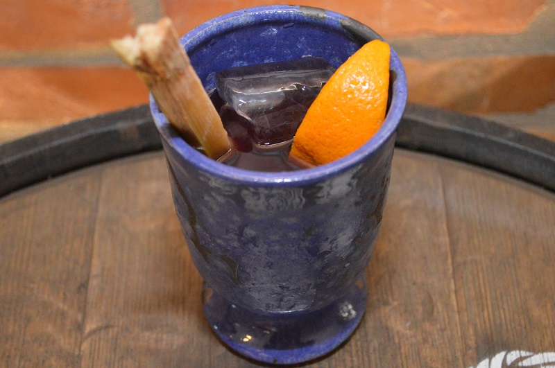 Otro de los tragos estrella de Takuare'e, hecho a base de Ron 8 años Frotín, Campari, Port, Sherry Fino, Ipa Sirup.