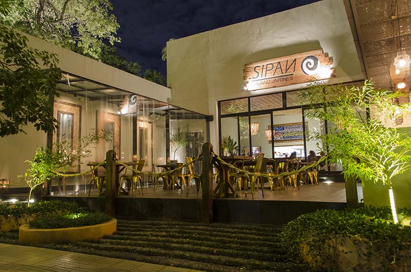 Fachada de Sipan, el nuevo restaurante peruano que el sábado se inaugura oficialmente. Está ubicado en Souza casi Cruz del Defensor.