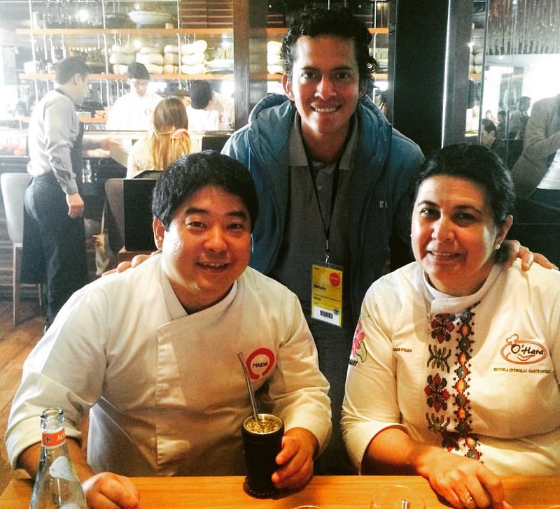 Micha sorprendió en el 2015 a un grupo de cocineros paraguayos que habían viajado al Perú encabezados por Teresita Benegas O´Hara por su familiaridad con el tereré. En la foto aparecen junto a José Luján Vargas, un cocinero peruano que estuvo en nuestro país.