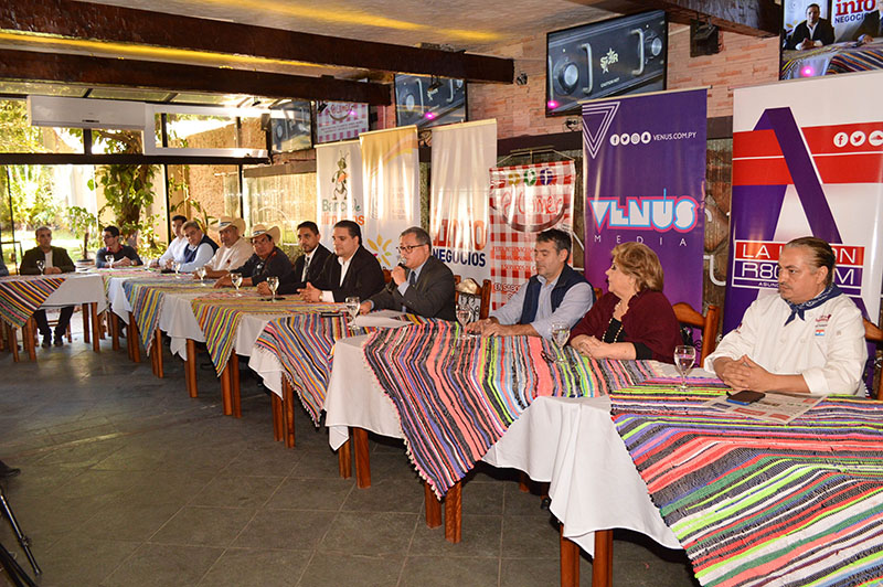 Presentación oficial de A Comer realizado en el restaurante Fusión. El evento presentgado a la pensa está organizado por el Grupo Paraguay Eventos y Emprendimientos.