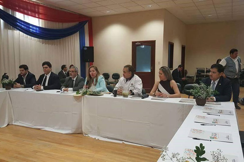Conversatorio auspiciado por la Dirección Nacional de la Propiedad Intelectual (DINAPI). En la medio, Patricia Stanel directora, a su derecha Fernando Griffith, ministro de Cultura y a su izquierda el chef Vidal Domínguez Díaz.