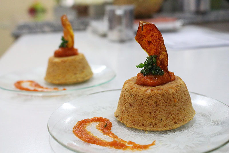 Esta es la presentación de la chipa Chutita elaborada en homenaja a Doña Clara Benza de Garofalo. Es como un volcán con un relleno especial.