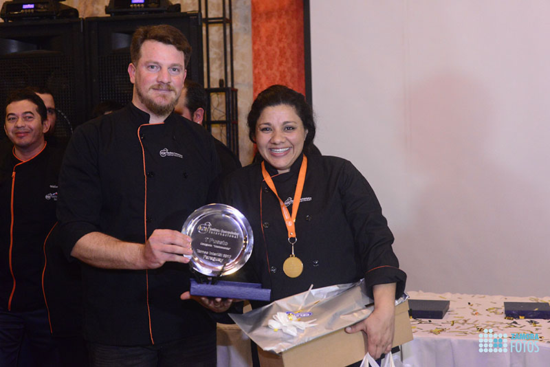 Sandra Vallejos de la filial IGI de la ciudad de Posadas, Argentina ganó el primer puesto en Gastronomía.