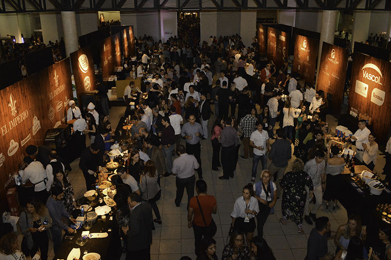 Una buena convocatoria tuvo el Drinks & More que se realizó en Talleyrand Costanera. Sorprendió a propios y a extraños.