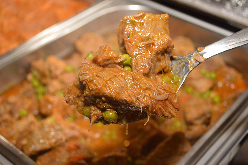 Seco de carne. Un plato bien típico, es como un estofado. Con un sabor especial gracias a un condimento que elaboran con una pasta mezcla de varios ajíes.