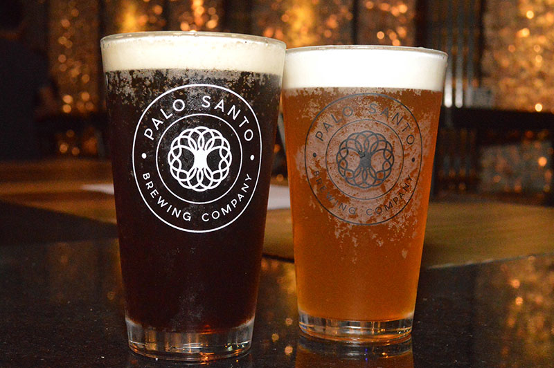 Las cervezas Nitzuga de Palo Santo, a la izquierda Maxixe (Blac Rye Ipa) y a la derecha Preludio (Ipa). En el futuro piensan tener 10 variedades permanentes de Nitsuga, mientras ya preparan otras marcas.