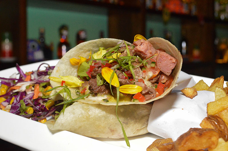 Tacos, una de las especialidades de Lupita. Hay diversas variedades y siempre acompañadas de papas fritas rústicas y ensaladas.