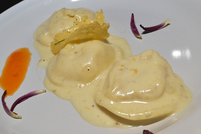 Sorrentinos rellenos de calabaza. En Entrecote también ofrecen unos sorrentinos rellenos de asado a la olla, ambos de muy buena factura.
