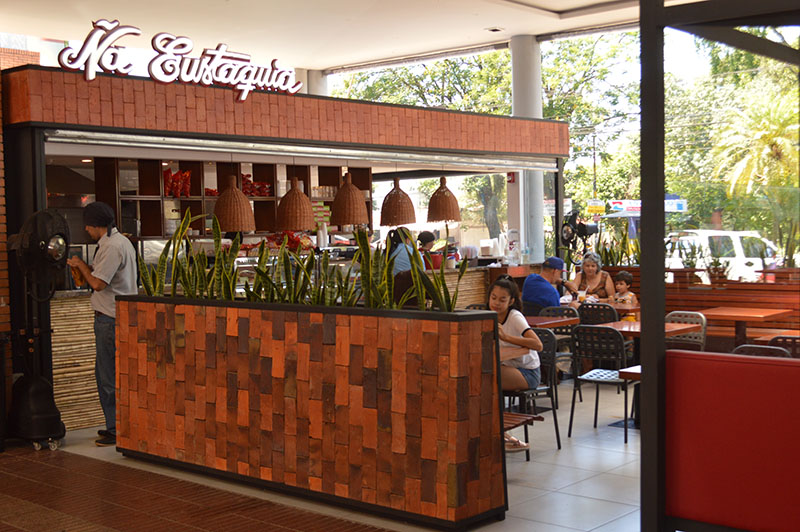 Cada puesto buscó tener una ambientación y una estética diferente, a lo que ya exhiben en otros locales. Junto a Ña Eustaquia están McDonald´s, Todo Rico, El Estadero y Sammys Pizza.