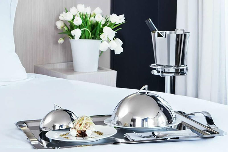 Las vajillas de acero inoxidable de Degrenne son insuperables. Fueron especialmente diseñados para los servicios gastronómicos en hoteles.
