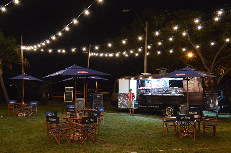 El Food Truck de Lo de Osvaldo, instalado en la playa municipal de San Ber, justo frente al caserón donde se puso el restaurante.