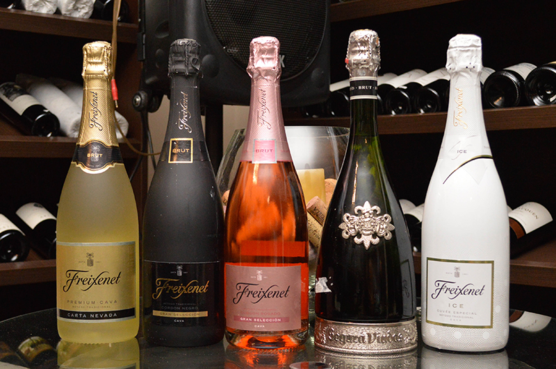 Los cinco vinos espumantes que se degustaron en la cata privada realizada en In Vino Veritas. Entre los cuatro cavas de Freixenet el Segura Viudas.