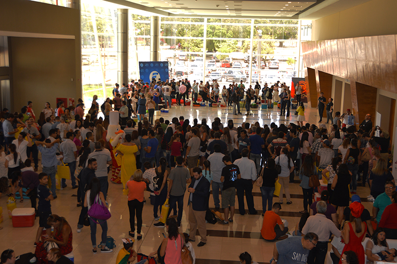 Hacía lucía el miércoles el Hall del gran salón de la Commebol. Los aspirantes esperando turno. Hasta aquí tuvo acceso la prensa, salvo los medios que pertenecen al grupo que organiza el programa.