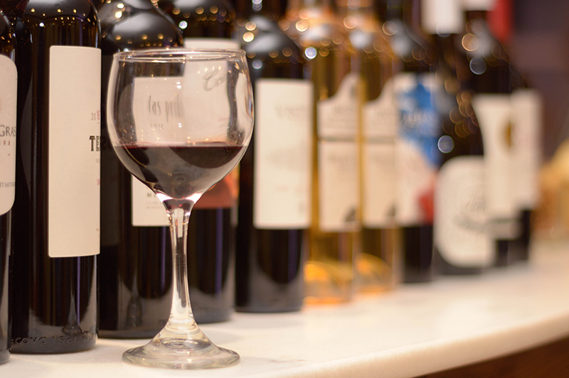 Un adelanto de la Expo Vino se tuvo anoche en el Atlas Center donde se hizo el anuncio oficial del evento que tendrá lugar a fines de este mes.