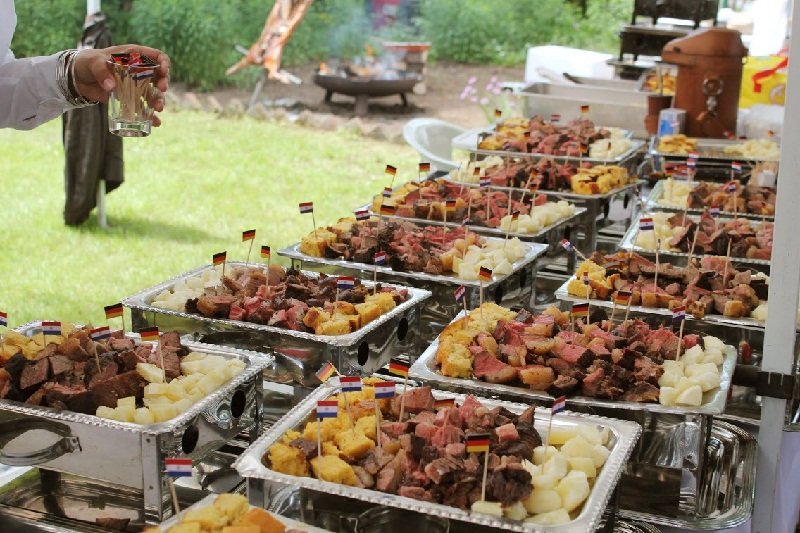 La característica parrillita paraguaya con su típico contenido, donde sobresale la preciada carne paraguaya.