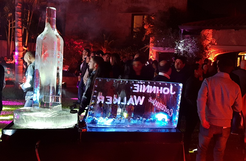 Anoche se realizó el festejo por el Día Mundial del Whisky en el Hotel Las Lomas. Una escultura en hielo de una botella de Jhonnie Walker fue uno de los atractivos de la noche. Aparte de la nominación de los finalistas.