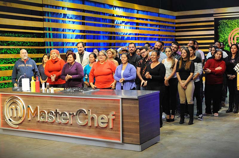 Los postulantes al segundo MasterChef Paraguay. El martes se realizó la primera fonda de eliminación y pasaron el colador poco más de 20. Tienen que quedar 18 finalistas.