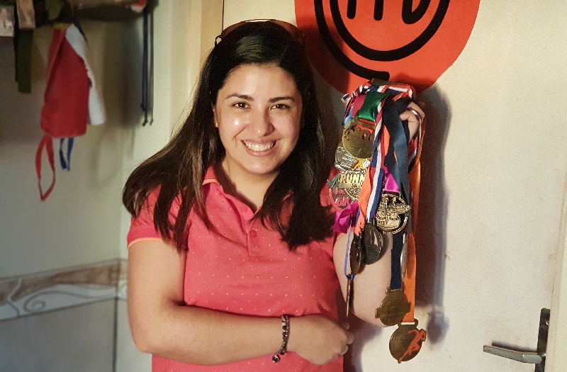 Orgullosa exhibe todas las medallas que ganó como corredora de Running Callejero, una de sus aficiones predilectas.