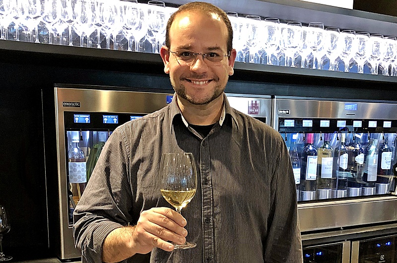 Roger Sordé, médico español radicado en nuestro país, especialista en vinos. Y sobre todo contador de historias.