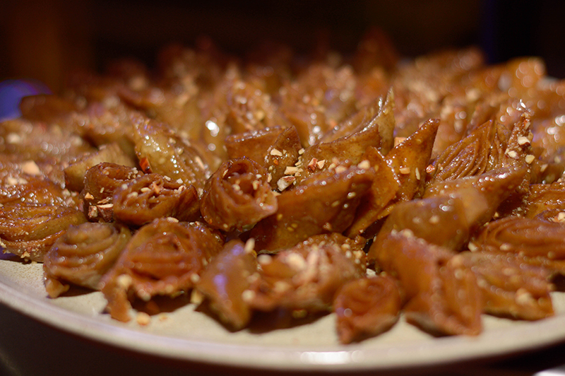 Los dulces marroquíes utilizan mucho masa filo. Recurre a dátiles y frutos secos y a la miel y azúcar como elementos dulce.