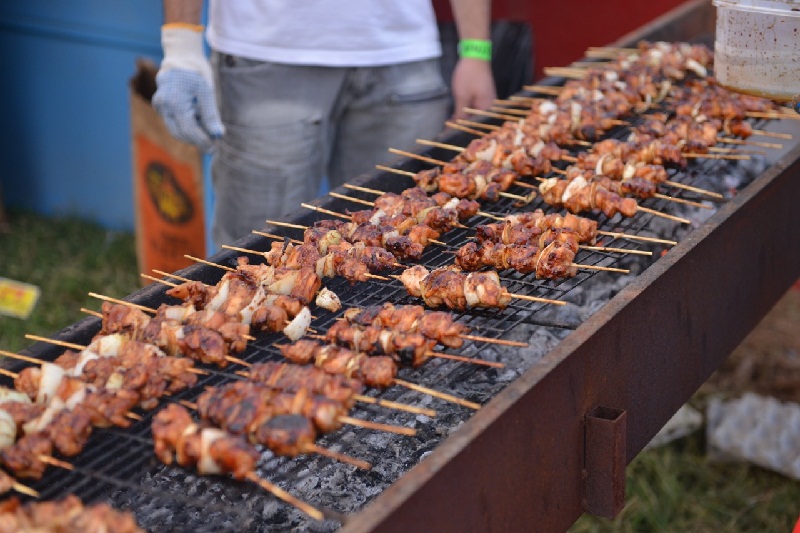 El pollo frito, a la manera de los nuestros asaditos, es lo que los japoneses conocen como Yakitori.
