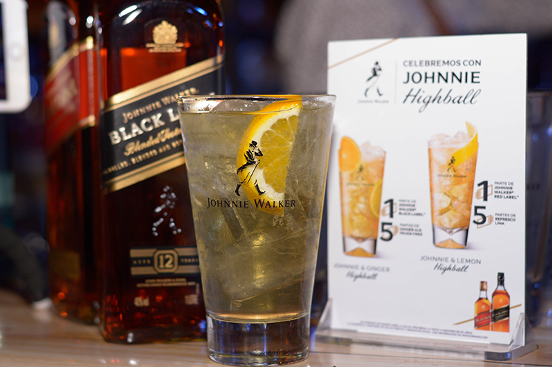 En primer lugar el Highball y a la derecha las dos recetas para su preparación. Una con Red Label y la otra con Black Label.