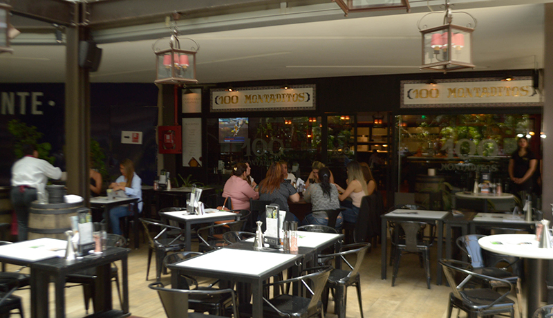 100 Montaditos está ubicado en el segundo nivel de Las Terrazas del Paseo La Galería.