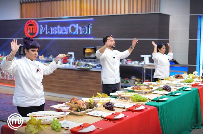 Vero, Fernando y Nancy durante la eliminación de anoche. Como estaba anunciado, se eliminó Fernando y la final será el martes entre Nancy y Vero. Foto del Facebook oficial del MasterChef Paraguay.