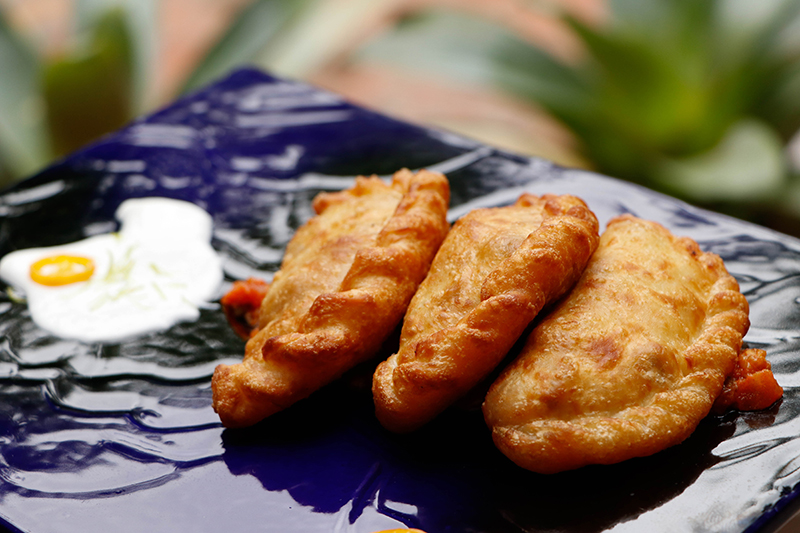 Entrada de Empanadas, Julián nos comentaba que su idea es ir variando los rellenos de las mismas constantemente. "En Colombia hay una empanada muy tradicional que tiene un relleno parecido a un guiso."