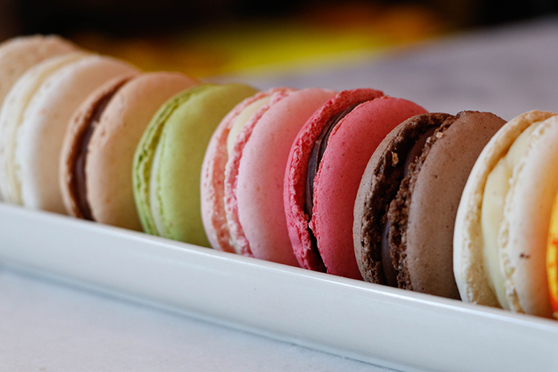 Los macarons son una de las especialidades de George Patissier. También tienen en tortas, tartas, entremets. Y productos salados como sandwiches y pizzas.