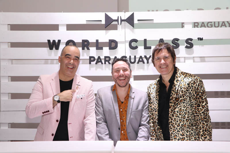 Marcelo Pellejero (izq.), director académico del World Class; Alvaro Pereira brand manager de Diageo y Juan Carlos Baucher, brand ambassador de Johnnie Walker y maestro de ceremonia.