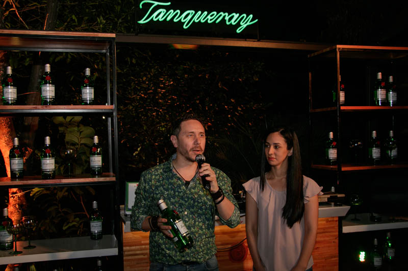 Alvaro Pereira Cocktail Brand Ambassador para Diageo Paraguay junto a Diana Varela la Gerente Comercial de Diageo Paraguay.