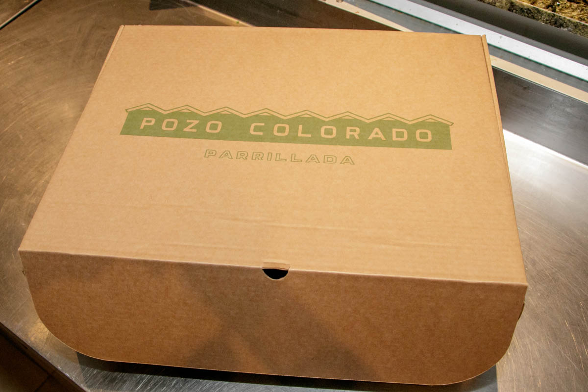 Esta es la Caja de Pozo. Los productos van convenientemente envueltos en papel de aluminios a fin de que no pierdan el calor.